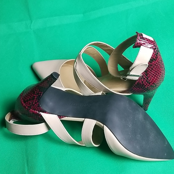 Ladies Leather and Snakeskin Print Pumps - Picture 7 of 8